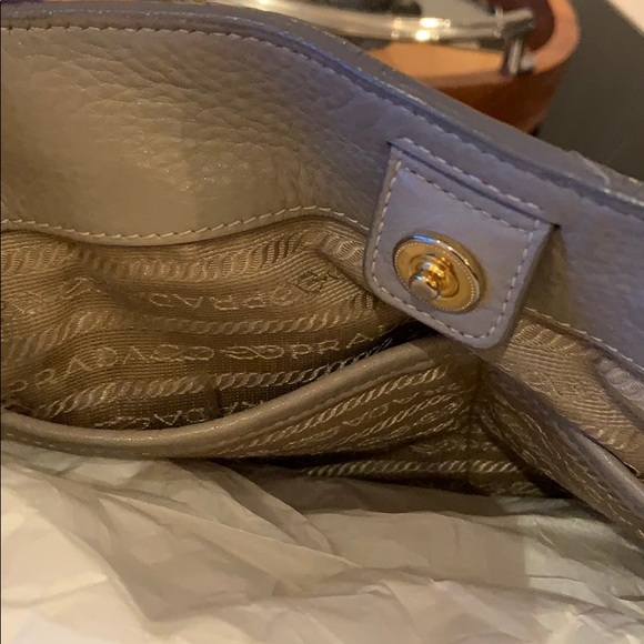 💯 Authentic PRADA Beige Grey pebbled leather. - Picture 8 of 8